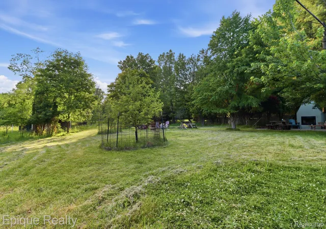Photo 37 of Single family home for sale at 21085 Metroview Rd, Farmington Hills, MI 48335 | MLS# 20261044719 | Listing updated on 2026-08-26