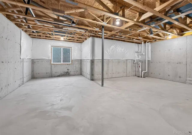 Listing Photo 2 - Condo for sale in building located at 1673 Addison Cir, Walled Lake, MI 48390