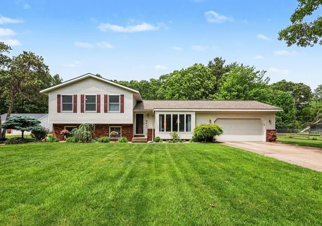 Homes for sale in Fruitport Charter Township Muskegon, MI | 2332 Filonow Dr, Fruitport Charter Township Muskegon, MI 49444 | MLS# 71026029385