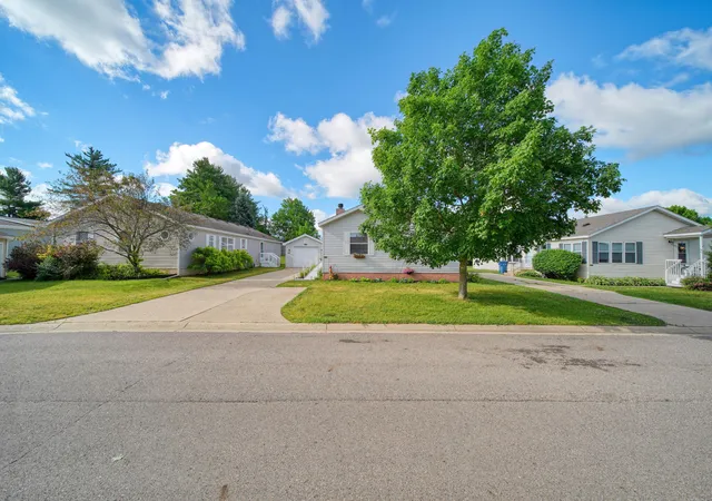 2nd image of 1076 Cambry Cir, Grass Lake, MI 49240 | MLS# 55026029397