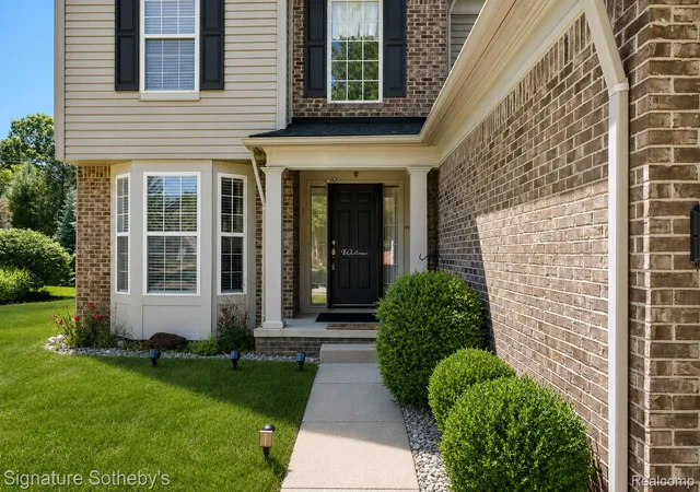 3rd image of 997 River Rock Dr, Holly, MI 48442 | MLS# 20261044762