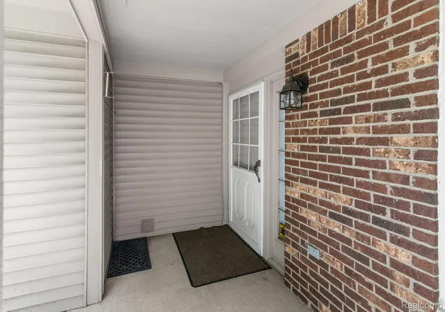 Listing Photo 4 - Condo for sale in building located at 39340 Armstrong Ln, Westland, MI 48185