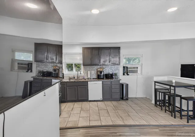 2nd image of 21326 Ithaca Ave, Ferndale, MI 48220 | MLS# 20261044766