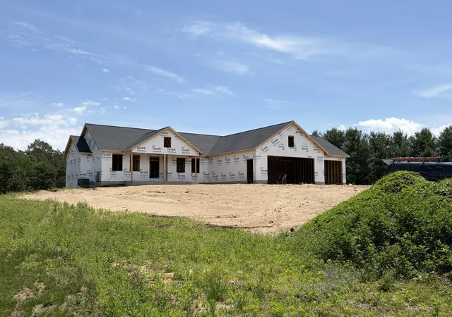3rd image of 5500 Timberstone Ln, West Olive, MI 49460 | MLS# 71026029409