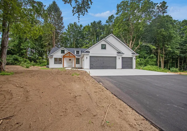 4th image of 5500 Timberstone Ln, West Olive, MI 49460 | MLS# 71026029409
