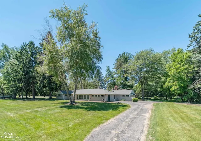 Photo 1 of Sale Pending at 6340 Franklin Rd, Bloomfield Hills, MI 48301 | MLS# 58050211419 | Listing updated on 2026-06-17