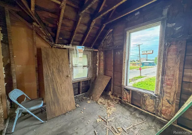 Photo 4 of Single family home for sale at 1726 Pine St, Detroit, MI 48216 | MLS# 20261044806 | Listing updated on 2026-06-17