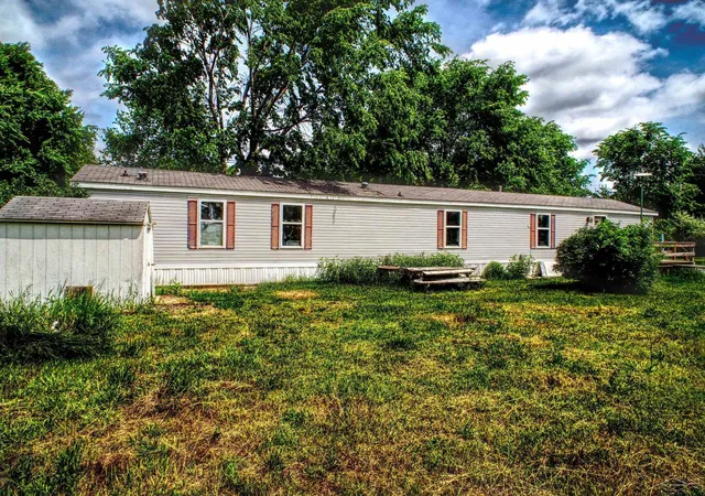 4th image of 1128 Rashell Dr, Crystal, MI 48818 | MLS# 61050211426