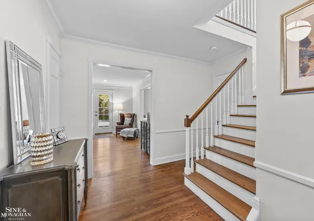 4th image of 8 Radnor Cir, Grosse Pointe Farms, MI 48236 | MLS# 58050211427