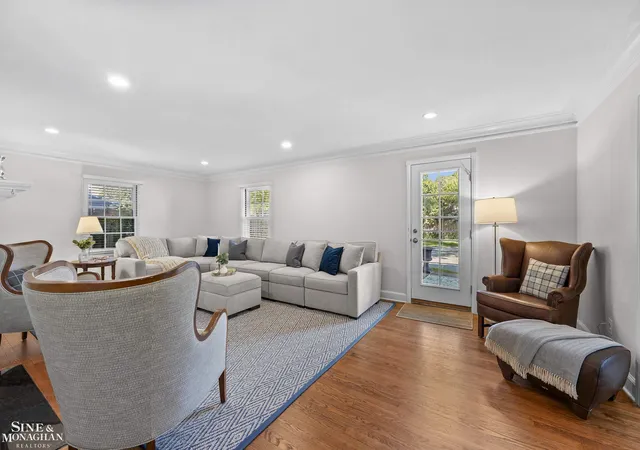 5th image of 8 Radnor Cir, Grosse Pointe Farms, MI 48236 | MLS# 58050211427
