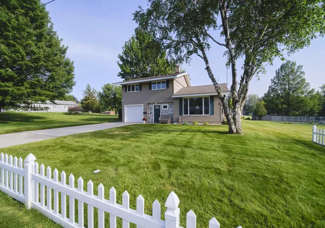 3rd image of 597 Browning Ave, Manistee, MI 49660 | MLS# 67026029439