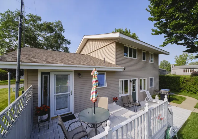 4th image of 597 Browning Ave, Manistee, MI 49660 | MLS# 67026029439