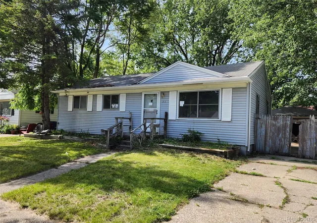 Photo 2 of Single family home for sale at 3719 Toepfer Rd, Warren, MI 48091 | MLS# 20261044826 | Listing updated on 2026-06-17