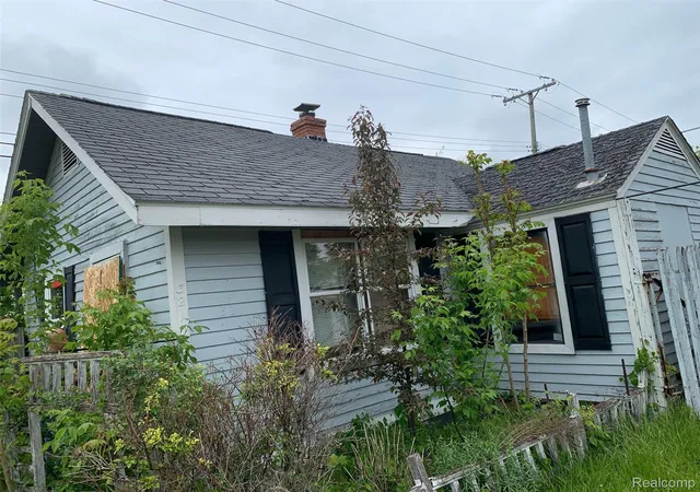 Photo 1 of Sale Pending at 321 17th Street, Port Huron, MI 48060 | MLS# 20261044837 | Listing updated on 2026-06-18