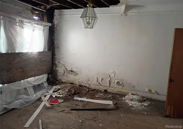 Photo 3 of Single family home for sale at 670 Chalmers St, Detroit, MI 48215 | MLS# 20261044840 | Listing updated on 2026-06-16