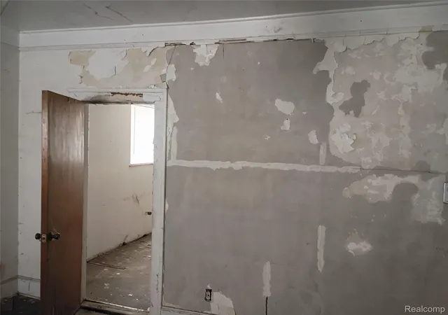 Photo 4 of Single family home for sale at 670 Chalmers St, Detroit, MI 48215 | MLS# 20261044840 | Listing updated on 2026-06-16