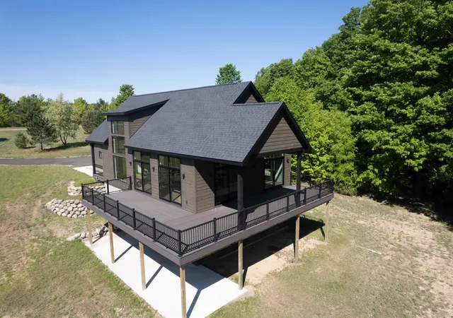 Photo 3 of Single family home for sale at 5921 Paradise Ranch, Paradise Township Grand Traverse, MI 49649 | MLS# 78080069703 | Listing updated on 2026-06-18