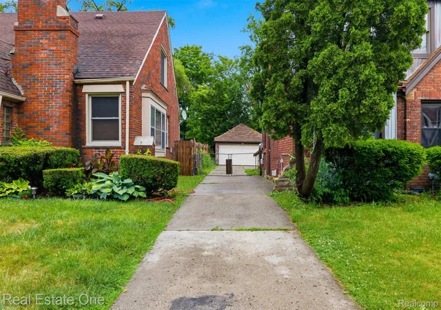 Photo 3 of Single family home for sale at 15464 Lindsay St, Detroit, MI 48227 | MLS# 20261044859 | Listing updated on 2026-06-16