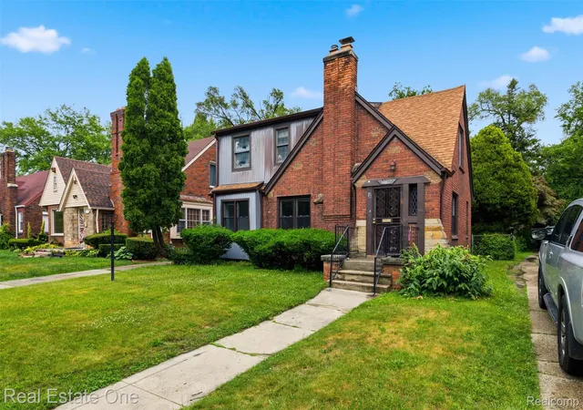 Photo 4 of Single family home for sale at 15464 Lindsay St, Detroit, MI 48227 | MLS# 20261044859 | Listing updated on 2026-06-16