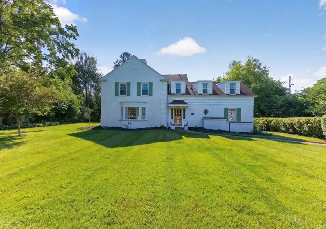 2nd image of 5050 Browns Lake Rd, Jackson, MI 49203 | MLS# 55026029457