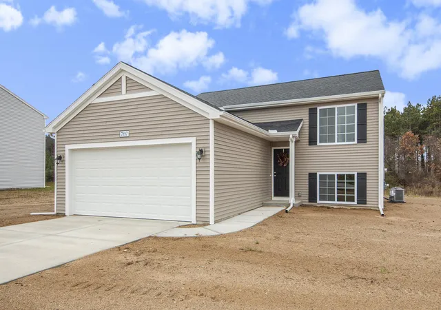 1st image of 1264 Trillium Blvd, Vicksburg, MI 49097 | MLS# 66026029456