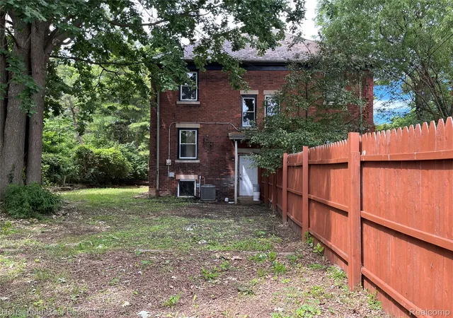 Photo 3 of Single family home for sale at 4440 Commonwealth St, Detroit, MI 48208 | MLS# 20261044887 | Listing updated on 2026-09-01