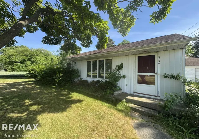 Homes for sale in Buena Vista Charter Township Saginaw, MI | 5154 Hess Rd, Buena Vista Charter Township Saginaw, MI 48601 | MLS# 5050211444