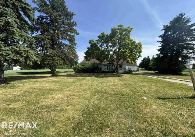 Homes for sale in Buena Vista Charter Township Saginaw, MI | 5154 Hess Rd, Buena Vista Charter Township Saginaw, MI 48601 | MLS# 5050211444