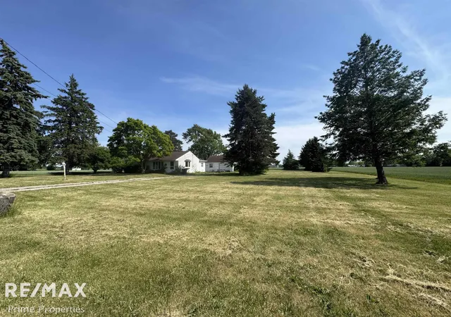 Homes for sale in Buena Vista Charter Township Saginaw, MI | 5154 Hess Rd, Buena Vista Charter Township Saginaw, MI 48601 | MLS# 5050211444