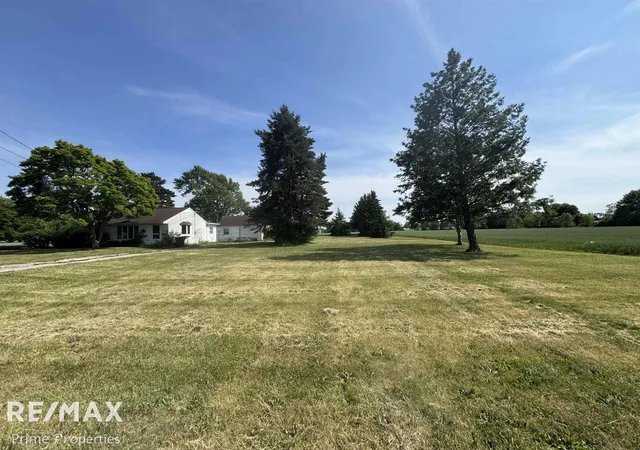 Homes for sale in Buena Vista Charter Township Saginaw, MI | 5154 Hess Rd, Buena Vista Charter Township Saginaw, MI 48601 | MLS# 5050211444