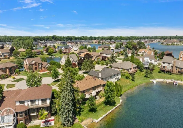 3rd image of 3286 Sandy Pt Dr, Shelby Township, MI 48316 | MLS# 58050211446
