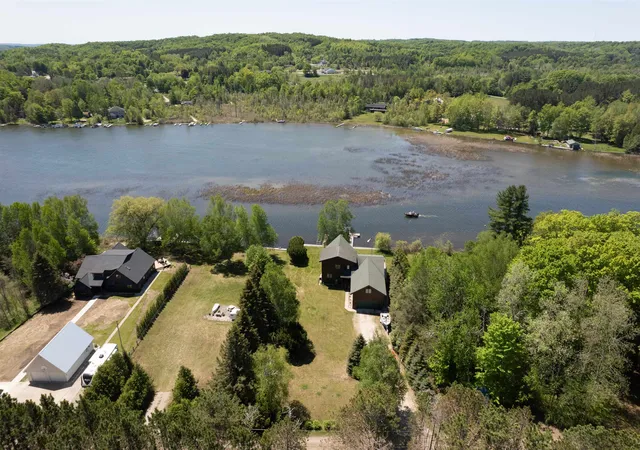 Photo 2 of Single family home for sale at 345 N Twin Pines Dr, Lake Leelanau, MI 49653 | MLS# 78080069713 | Listing updated on 2026-06-18