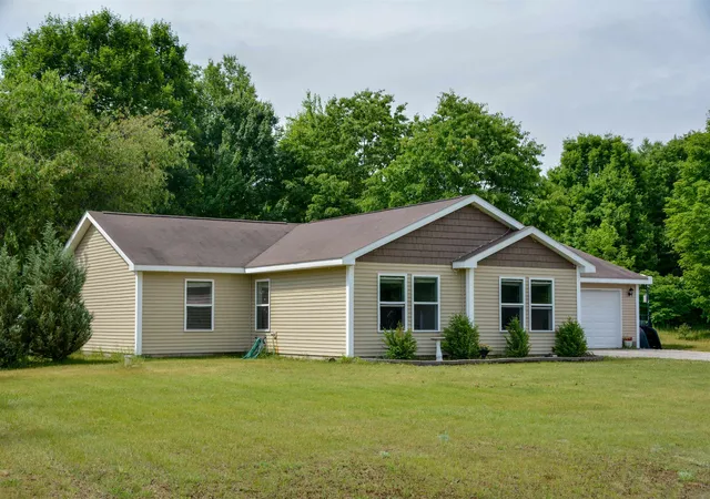Photo 1 of Single family home for sale at 9677 Westwood Dr, Traverse City, MI 49685 | MLS# 78080069716 | Listing updated on 2026-08-31