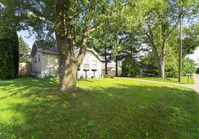 Photo 2 of Single family home for sale at 1023 Evanston Dr, Jackson, MI 49202 | MLS# 55026029470 | Listing updated on 2026-08-27