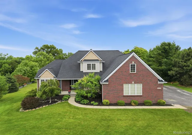 2nd image of 1232 Thorn Ridge Dr, Howell, MI 48843 | MLS# 20261044891
