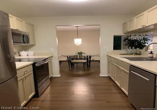 Listing Photo 3 - Condo for sale in building located at 44860 Marigold Dr, Sterling Heights, MI 48314 - Unit #282