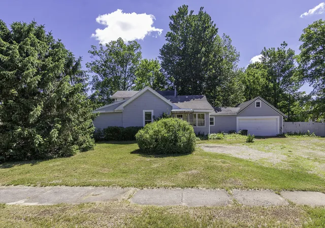 2nd image of 506 E 2nd St, Lawton, MI 49065 | MLS# 66026029488
