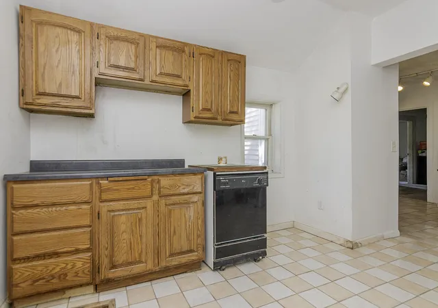 5th image of 506 E 2Nd St, Lawton, MI 49065 | MLS# 66026029488