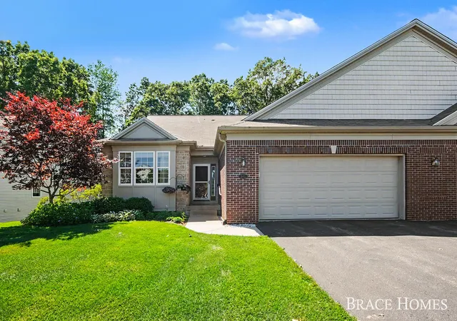 1st image of 2902 Woodridge Cir Ne, Grand Rapids, MI 49525 | MLS# 65026029489
