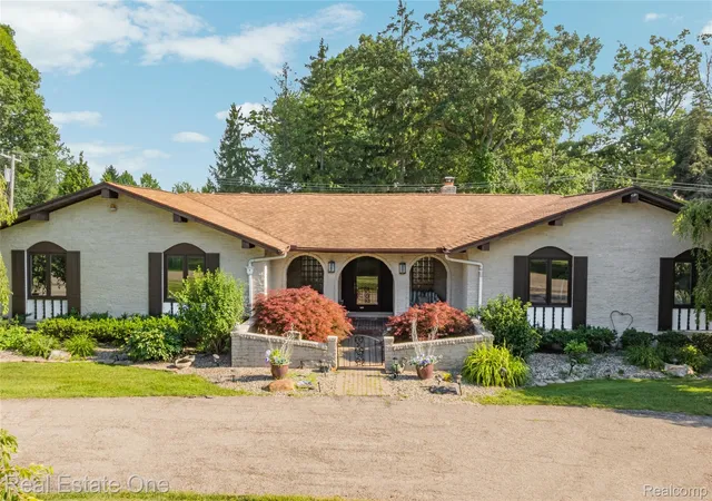 Photo 2 of Single family home for sale at 3133 Hartslock Woods Dr, West Bloomfield, MI 48322 | MLS# 20261044924 | Listing updated on 2026-07-26