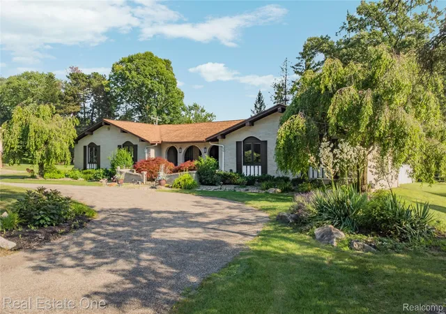 Photo 3 of Single family home for sale at 3133 Hartslock Woods Dr, West Bloomfield, MI 48322 | MLS# 20261044924 | Listing updated on 2026-07-26