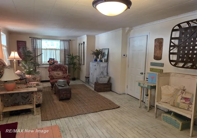 3rd image of 218 Lincoln St, Chesaning, MI 48616 | MLS# 61050211457