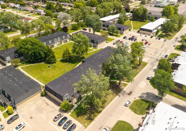 Photo 4 of Condo for sale at 29792 City Ctr Dr #4, Warren City Macomb, MI 48093 | MLS# 20261044964 | Listing updated on 2026-09-01