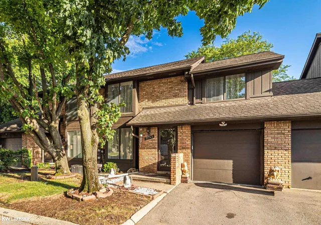Photo 2 of Condo for sale at 37143 Clubhouse Dr, Sterling Heights, MI 48312 | MLS# 58050211476 | Listing updated on 2026-08-19