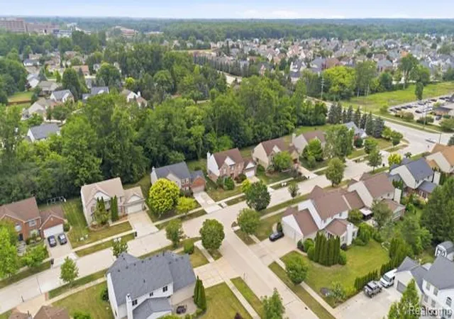 3rd image of 2931 Briarwood Dr, Troy, MI 48085 | MLS# 20261044966