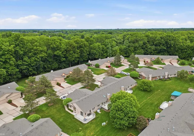 Listing Photo 2 - Condo for sale in building located at 19020 Carmelo Dr, Clinton Township, MI 48038 - Unit #