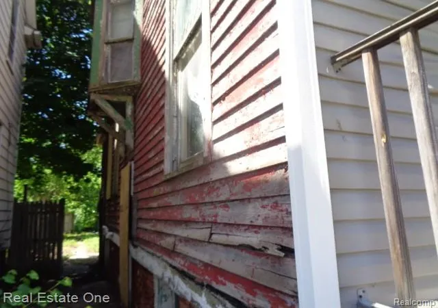Photo 3 of Single family home for sale at 6031 Crane St, Detroit, MI 48213 | MLS# 20261044982 | Listing updated on 2026-06-17