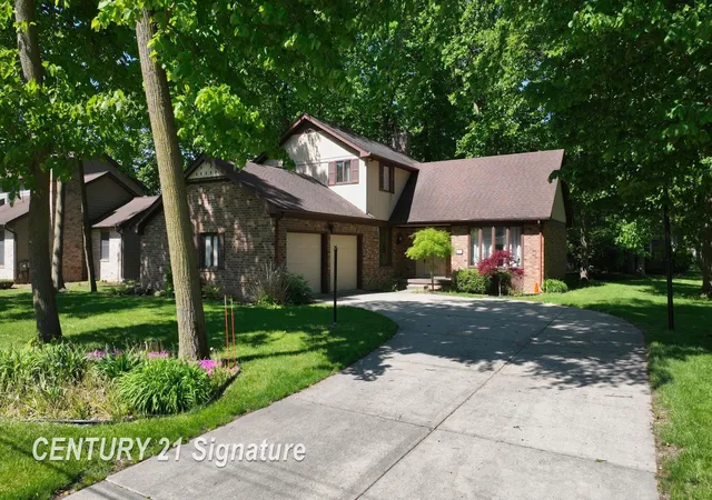 Photo 3 of Single family home for sale at 2765 Clairmount Dr, Saginaw, MI 48603 | MLS# 61050211485 | Listing updated on 2026-06-15