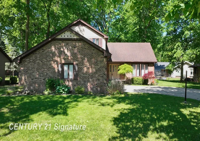 Photo 3 of Single family home for sale at 2765 Clairmount Dr, Saginaw, MI 48603 | MLS# 61050211485 | Listing updated on 2026-06-15