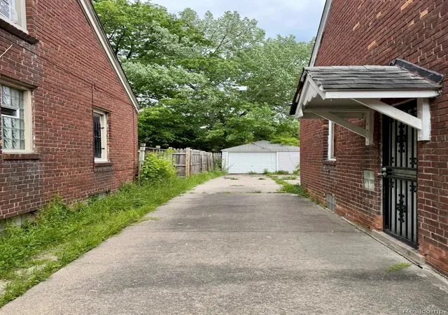 Photo 3 of Single family home for sale at 11696 Glastonbury Ave, Detroit, MI 48228 | MLS# 20261044991 | Listing updated on 2026-06-16